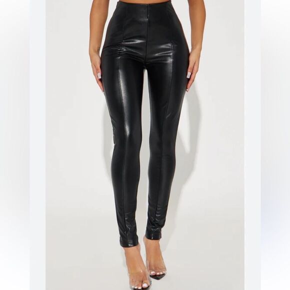NWT Fashion Nova Backin' It Up Faux Leather Leggings - Black Large - Picture 2 of 4